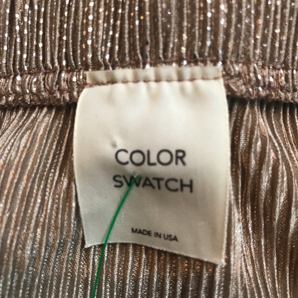 Color Swatch Cold Shoulder - Picture 4 of 4